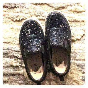 Gap reversible sequence slip ons